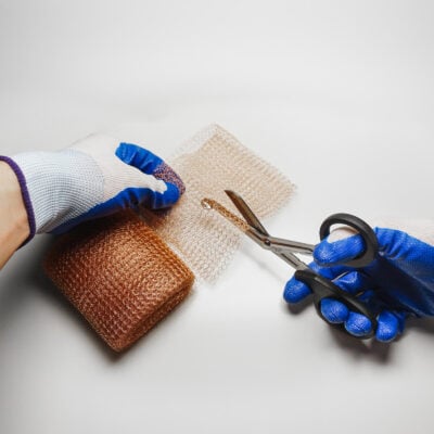 Klipper kopparnät med sax och handskar